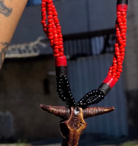 Braja de exu preto e vermelho Braja de exu preto e vermelho