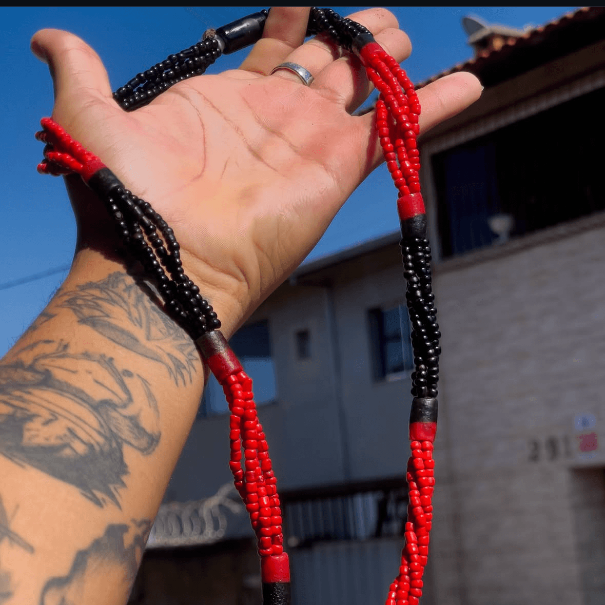 Braja de exu preto e vermelho Braja de exu preto e vermelho