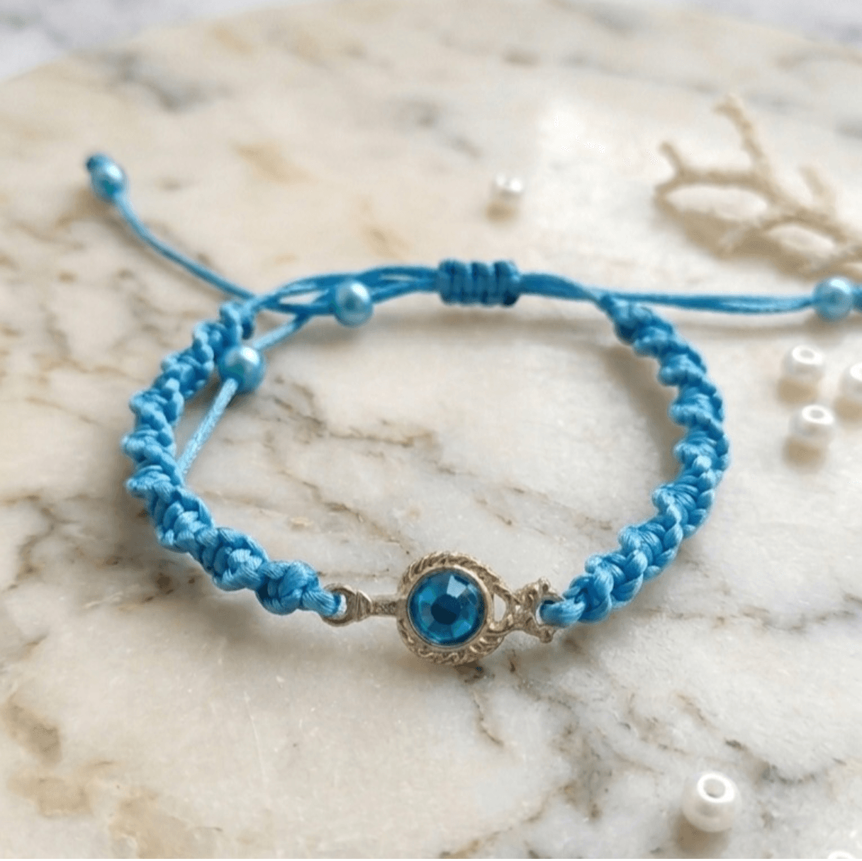 Pulseira de Proteção de Iemanjá – Azul com Pingentes de Concha e Chave Pulseira de Proteção de Iemanjá – Azul com Pingentes de Concha e Chave