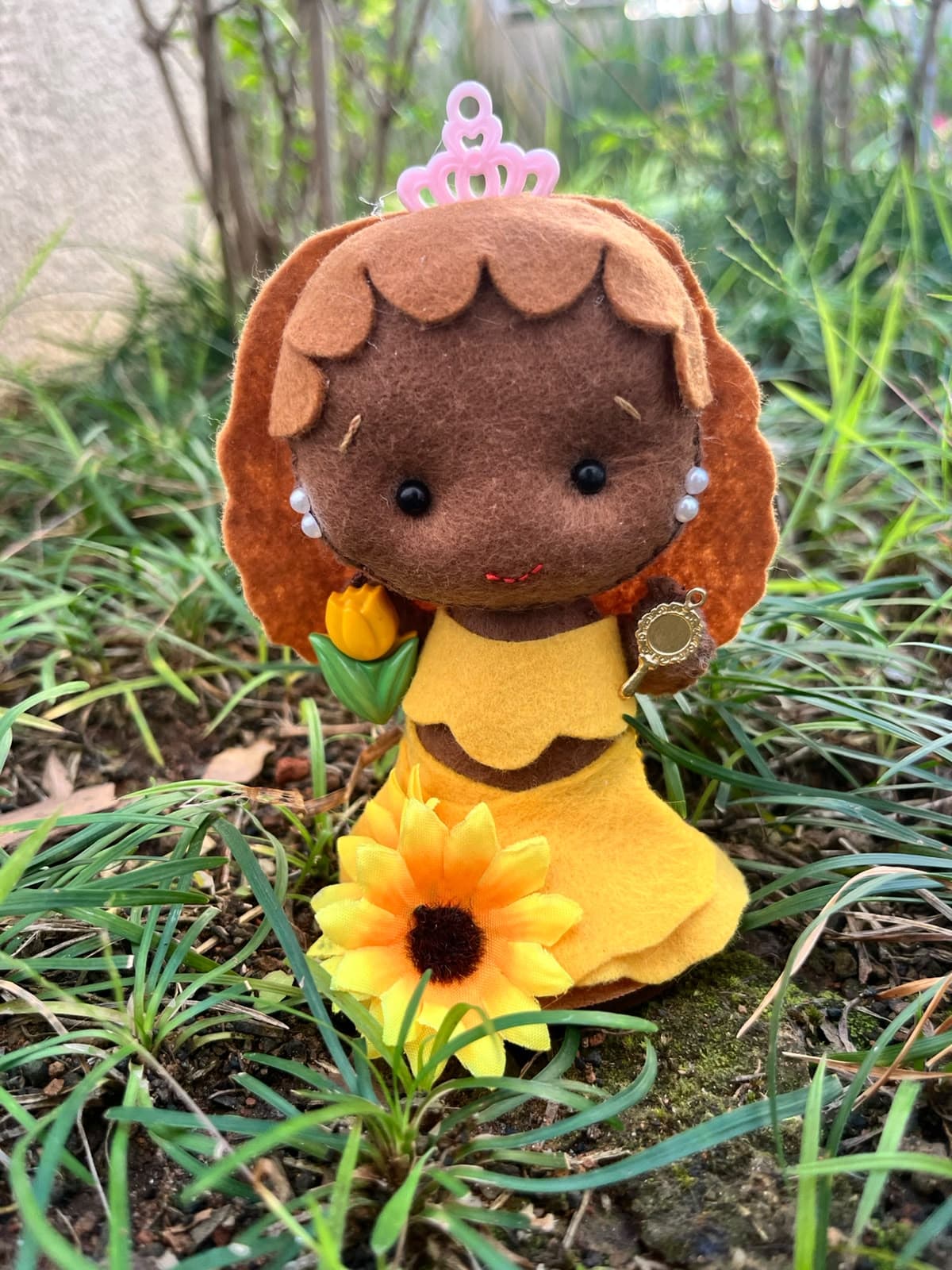 BONEQUINHA DE OXUM - Oxum • Bonequinha de Oxum • Oxum em feltro • Orixá Oxum • Orixás em feltro • bonequinha artesanal BONEQUINHA DE OXUM - Oxum • Bonequinha de Oxum • Oxum em feltro • Orixá Oxum • Orixás em feltro • bonequinha artesanal