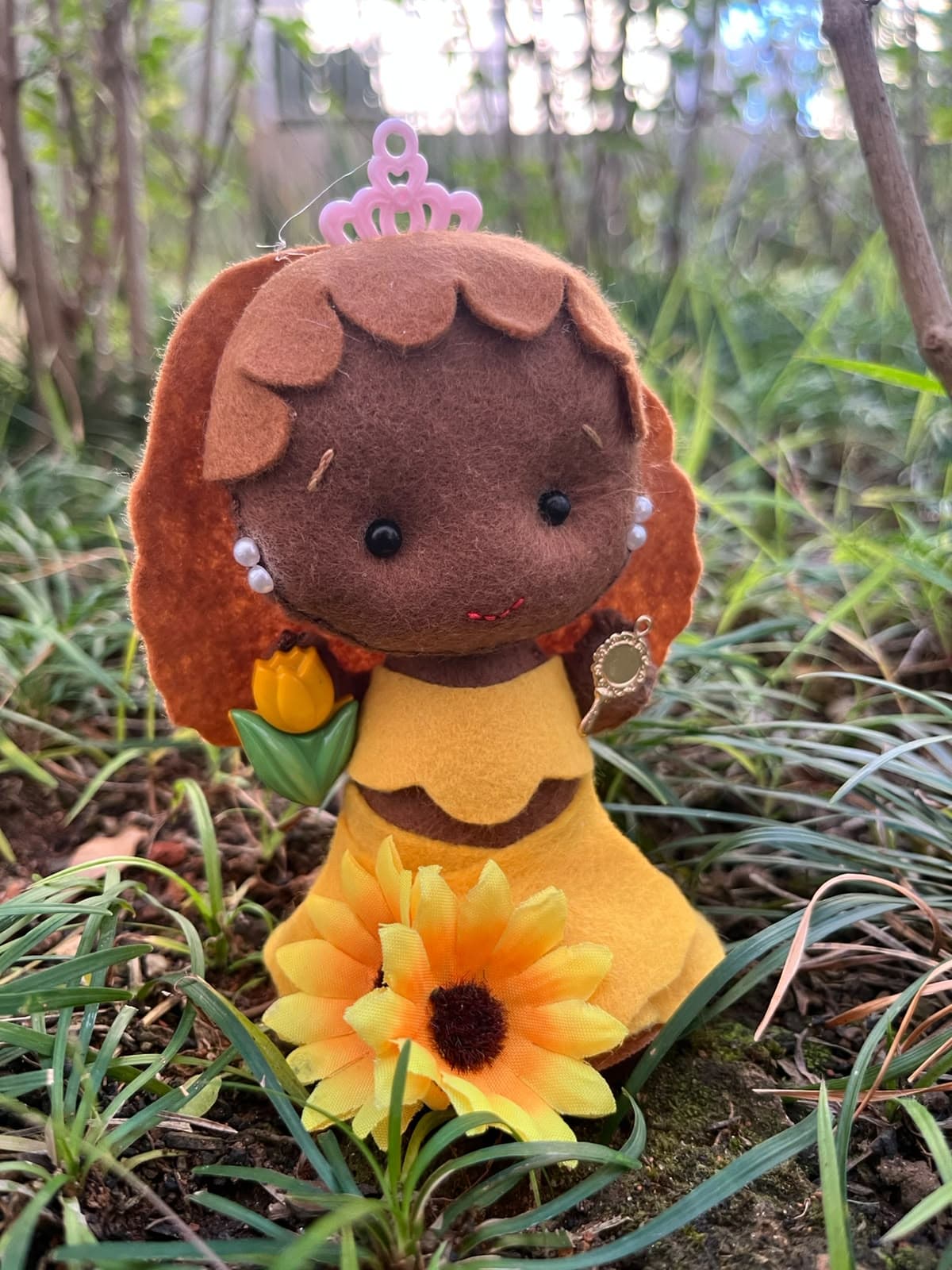 BONEQUINHA DE OXUM - Oxum • Bonequinha de Oxum • Oxum em feltro • Orixá Oxum • Orixás em feltro • bonequinha artesanal BONEQUINHA DE OXUM - Oxum • Bonequinha de Oxum • Oxum em feltro • Orixá Oxum • Orixás em feltro • bonequinha artesanal