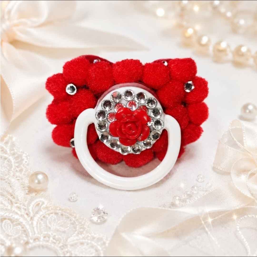 Chupeta Artesanal Personalizada de Erê com Pompons, Rosa e Strass – Umbanda Chupeta Artesanal Personalizada de Erê com Pompons, Rosa e Strass – Umbanda