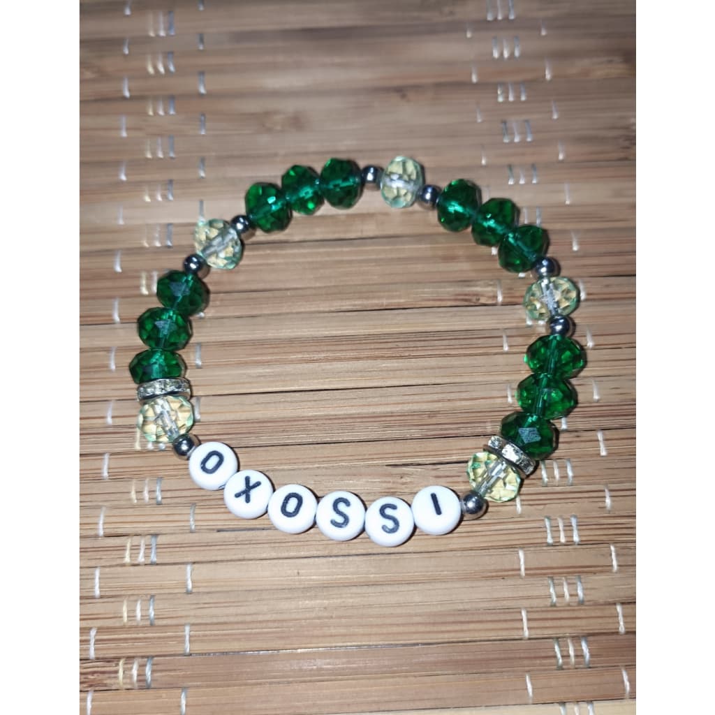 Pulseira de Proteção Artesanal de Oxóssi com Cristais Verdes e Transparentes Pulseira de Proteção Artesanal de Oxóssi com Cristais Verdes e Transparentes