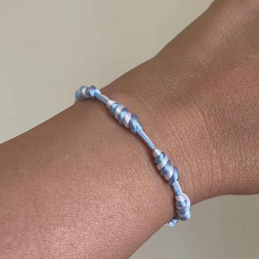 Pulseira Iemanjá 7 Nós Kabbalah Fio de Cetim Ajustável para Pulso Esquerdo Energia Vital Proteção Pulseira Iemanjá 7 Nós Kabbalah Fio de Cetim Ajustável para Pulso Esquerdo Energia Vital Proteção