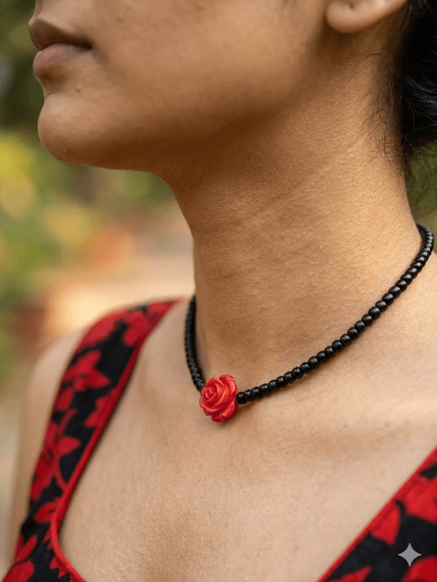 Gargantilha Choker Acessório Pombagira Preta Fio de Cetim Miçangas Minimalista 45 cm Elegante e Discreta Gargantilha Choker Acessório Pombagira Preta Fio de Cetim Miçangas Minimalista 45 cm Elegante e Discreta