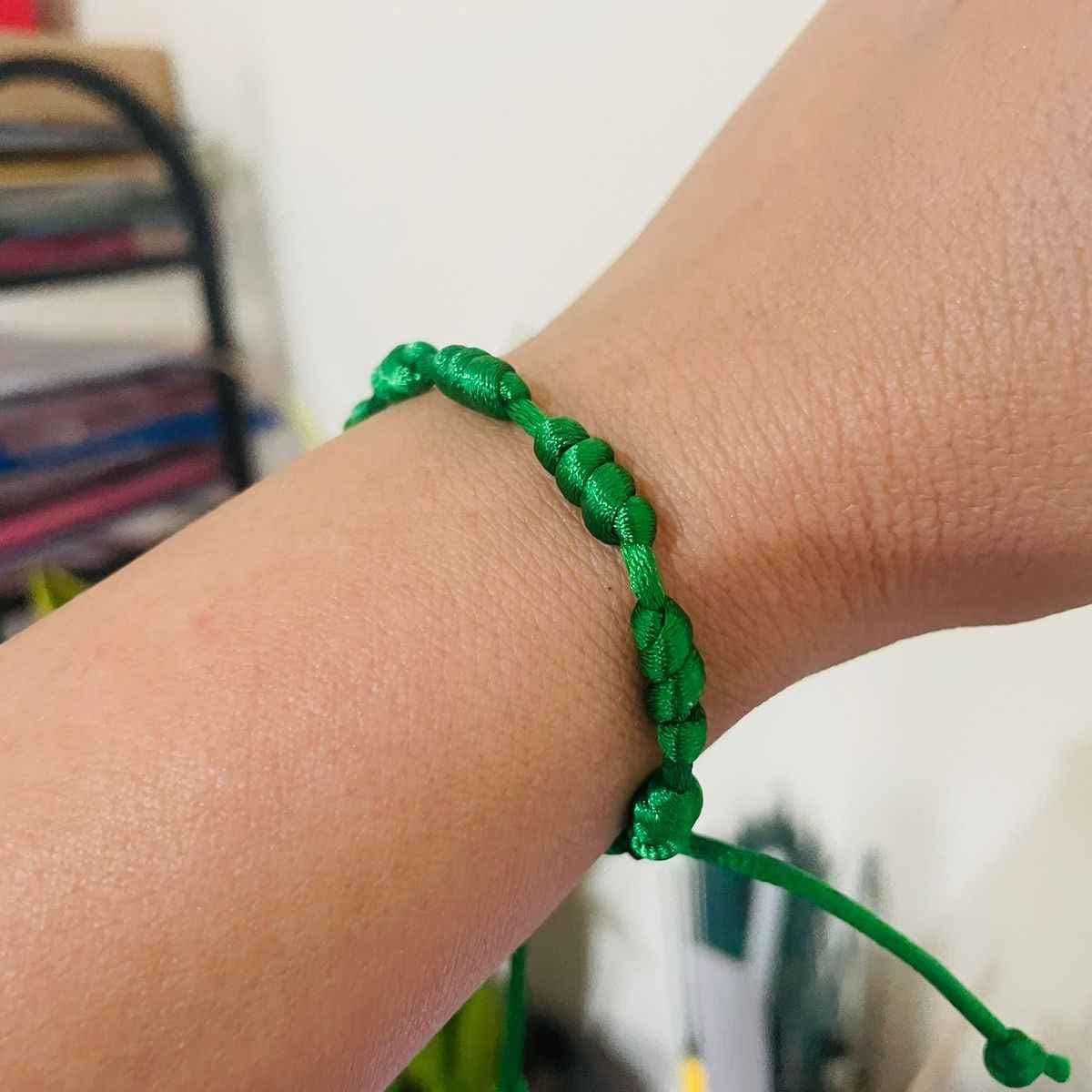 Pulseira Verde 7 Nós Kabbalah Fio de Cetim Ajustável para Pulso Esquerdo Energia Vital Proteção Pulseira Verde 7 Nós Kabbalah Fio de Cetim Ajustável para Pulso Esquerdo Energia Vital Proteção