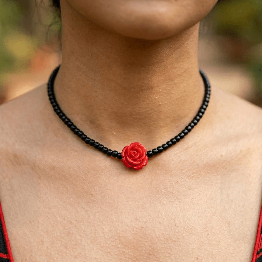 Gargantilha Choker Acessório Pombagira Preta Fio de Cetim Miçangas Minimalista 45 cm Elegante e Discreta Gargantilha Choker Acessório Pombagira Preta Fio de Cetim Miçangas Minimalista 45 cm Elegante e Discreta