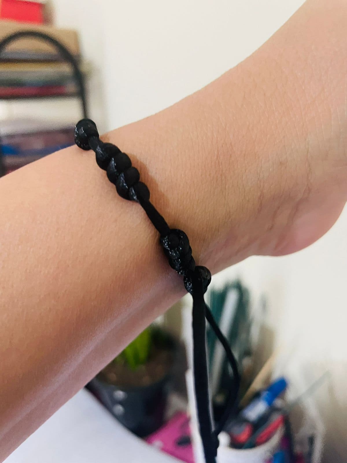 Pulseira Preta 7 Nós Kabbalah Fio de Cetim Ajustável para Pulso Esquerdo Energia Vital Proteção Pulseira Preta 7 Nós Kabbalah Fio de Cetim Ajustável para Pulso Esquerdo Energia Vital Proteção