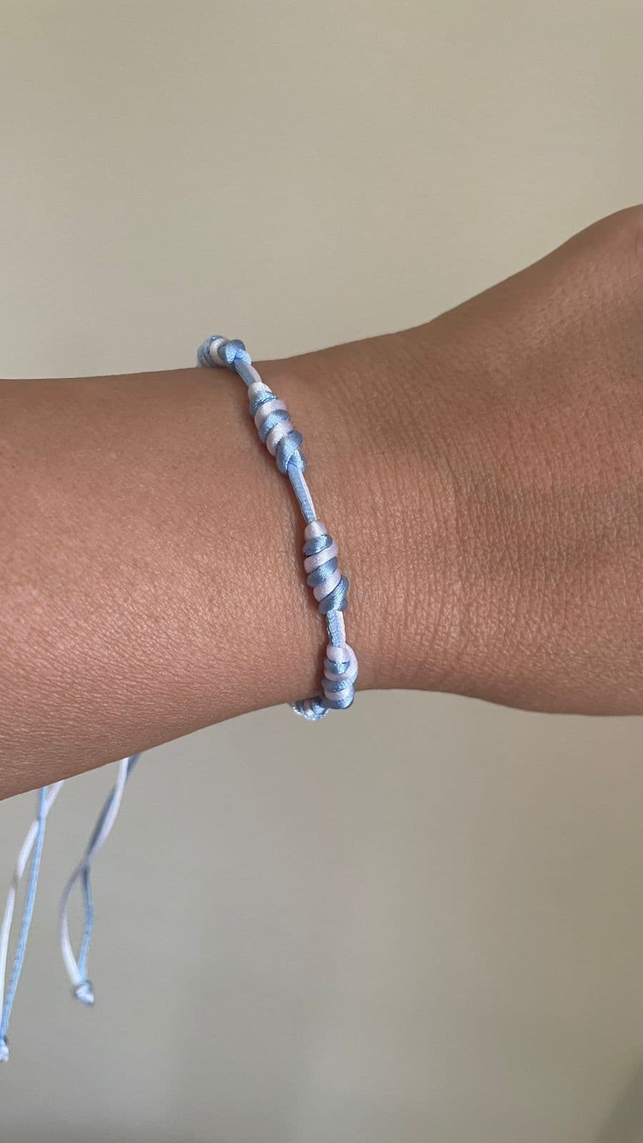 Pulseira Iemanjá 7 Nós Kabbalah Fio de Cetim Ajustável para Pulso Esquerdo Energia Vital Proteção Pulseira Iemanjá 7 Nós Kabbalah Fio de Cetim Ajustável para Pulso Esquerdo Energia Vital Proteção
