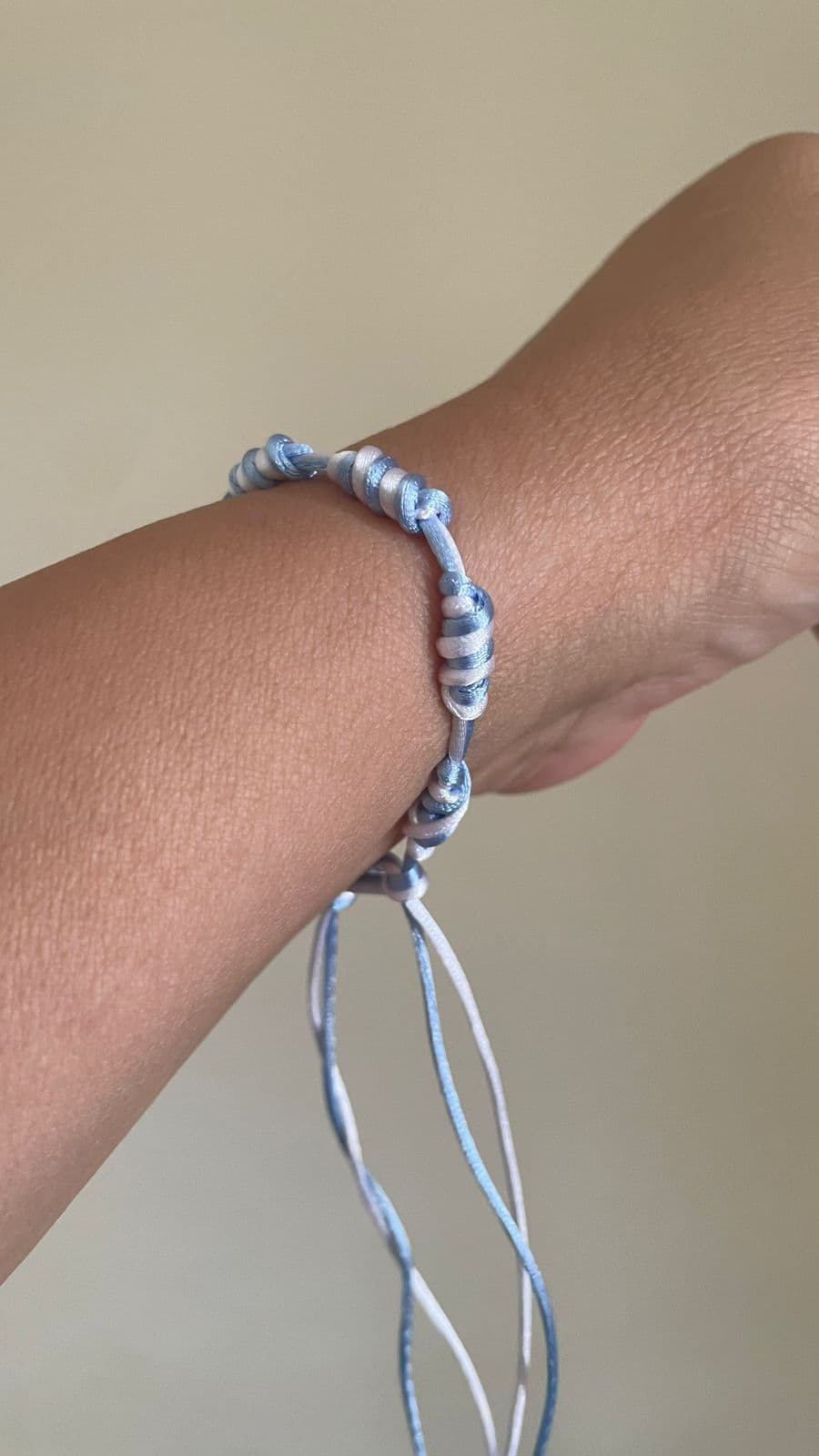 Pulseira Iemanjá 7 Nós Kabbalah Fio de Cetim Ajustável para Pulso Esquerdo Energia Vital Proteção Pulseira Iemanjá 7 Nós Kabbalah Fio de Cetim Ajustável para Pulso Esquerdo Energia Vital Proteção