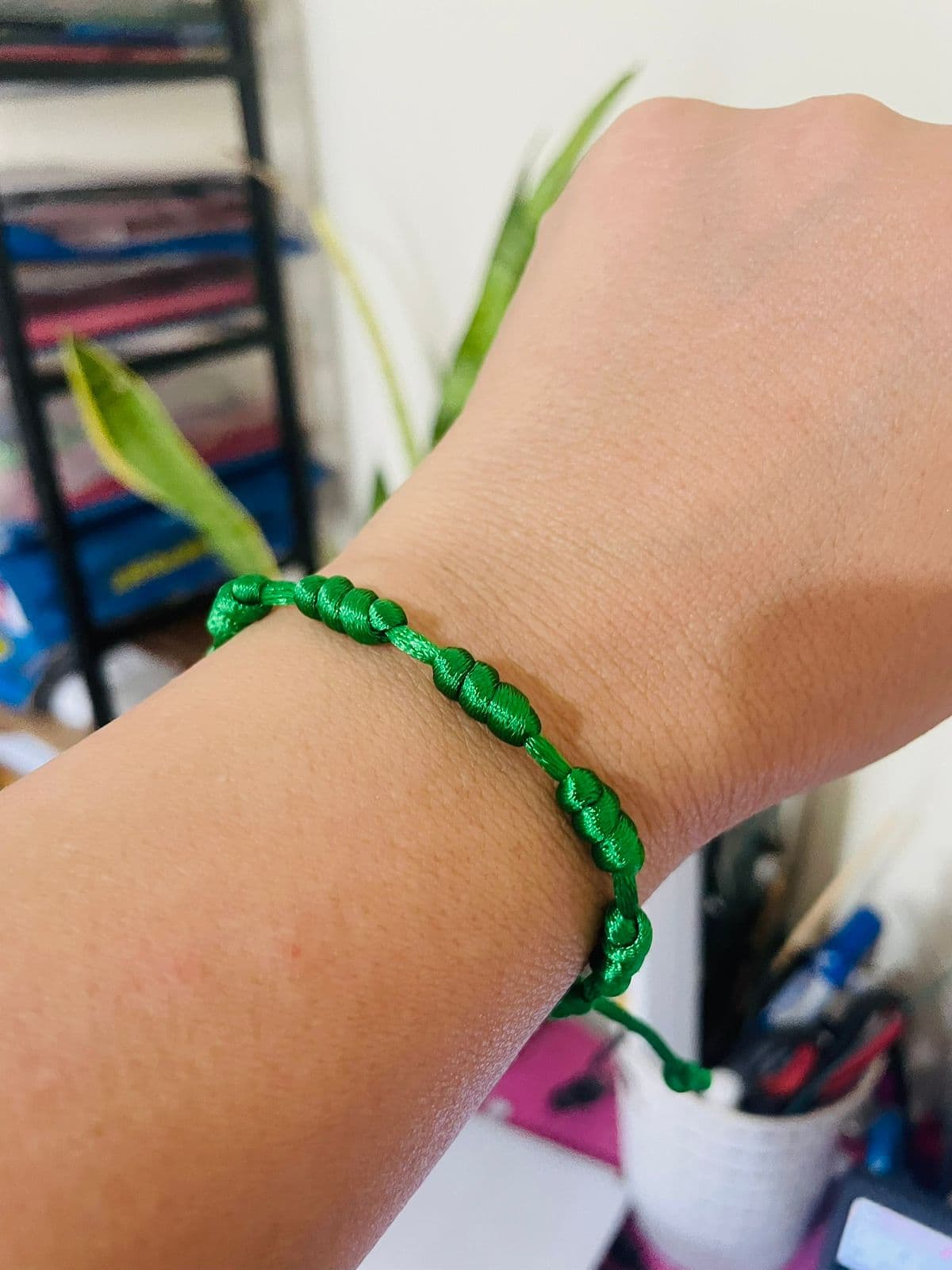 Pulseira Verde 7 Nós Kabbalah Fio de Cetim Ajustável para Pulso Esquerdo Energia Vital Proteção Pulseira Verde 7 Nós Kabbalah Fio de Cetim Ajustável para Pulso Esquerdo Energia Vital Proteção