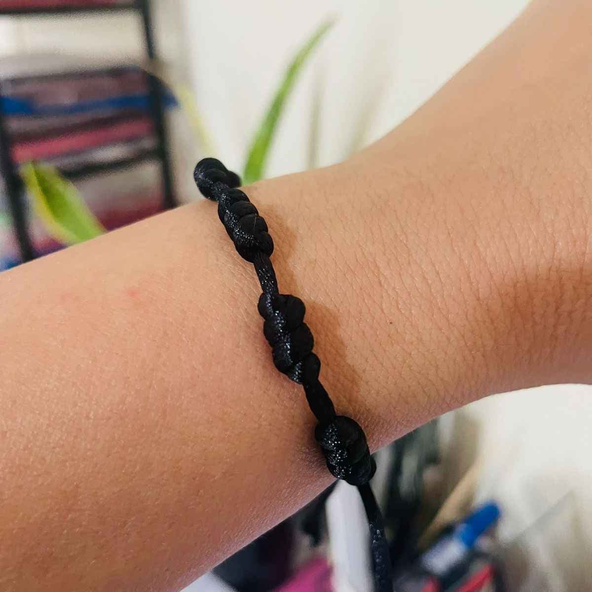 Pulseira Preta 7 Nós Kabbalah Fio de Cetim Ajustável para Pulso Esquerdo Energia Vital Proteção Pulseira Preta 7 Nós Kabbalah Fio de Cetim Ajustável para Pulso Esquerdo Energia Vital Proteção