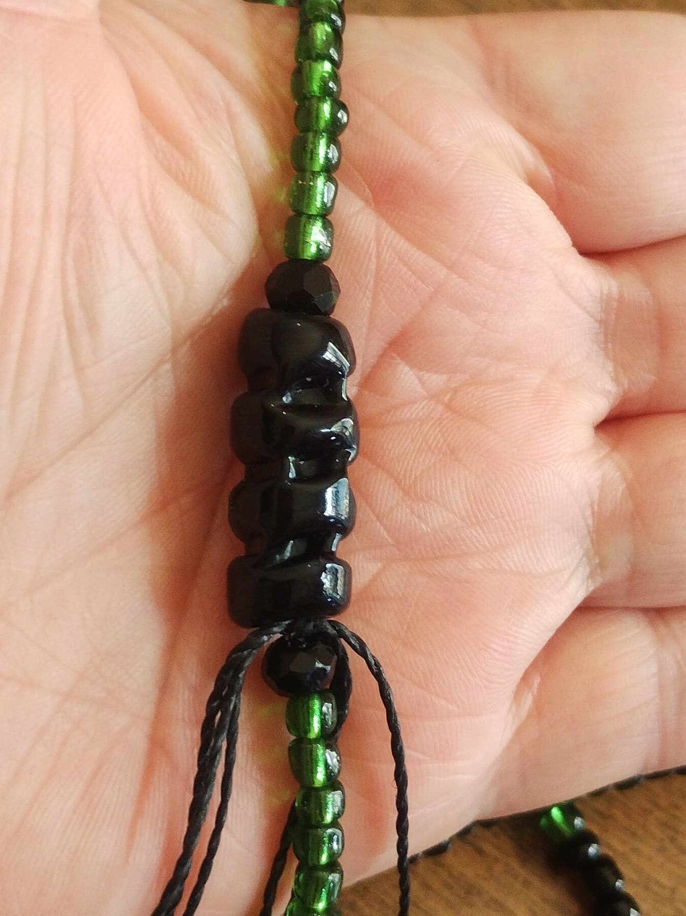 Guia / Fio de Contas na cor Preta com Verde - Exú do Lodo , Exú Cobra, Exú das Matas. Guia / Fio de Contas na cor Preta com Verde - Exú do Lodo , Exú Cobra, Exú das Matas.