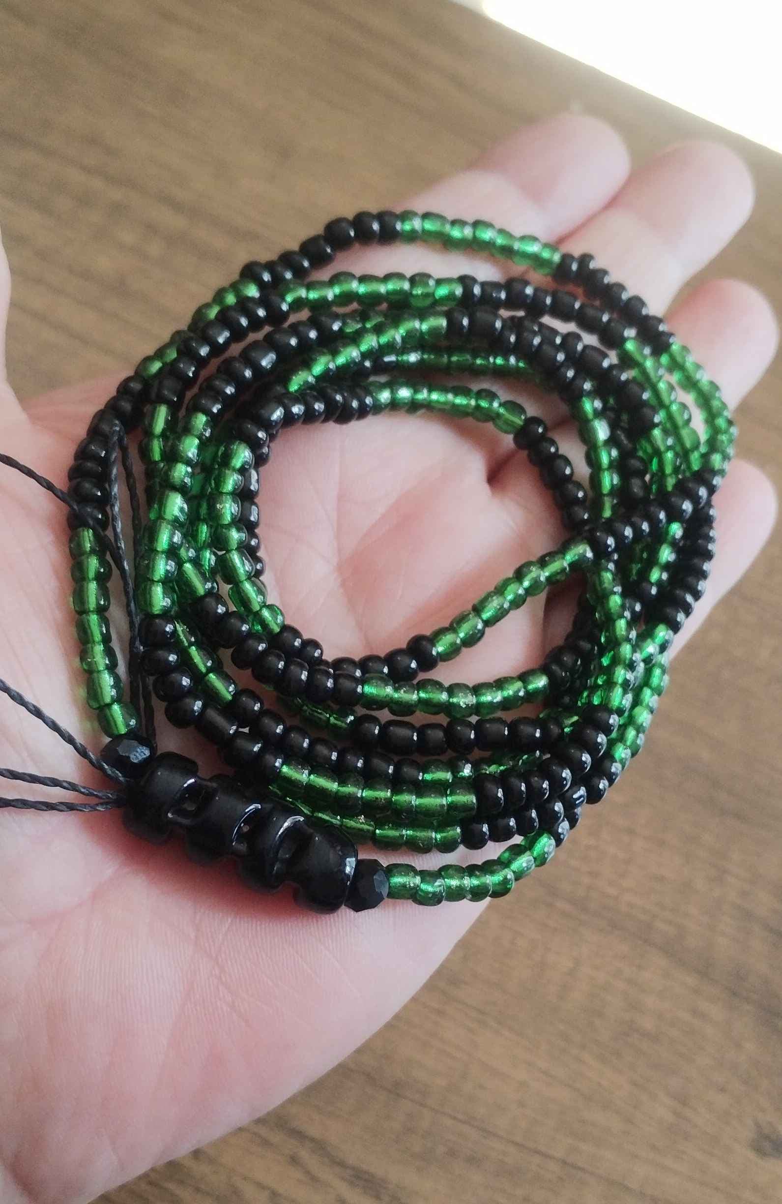 Guia / Fio de Contas na cor Preta com Verde - Exú do Lodo , Exú Cobra, Exú das Matas. Guia / Fio de Contas na cor Preta com Verde - Exú do Lodo , Exú Cobra, Exú das Matas.