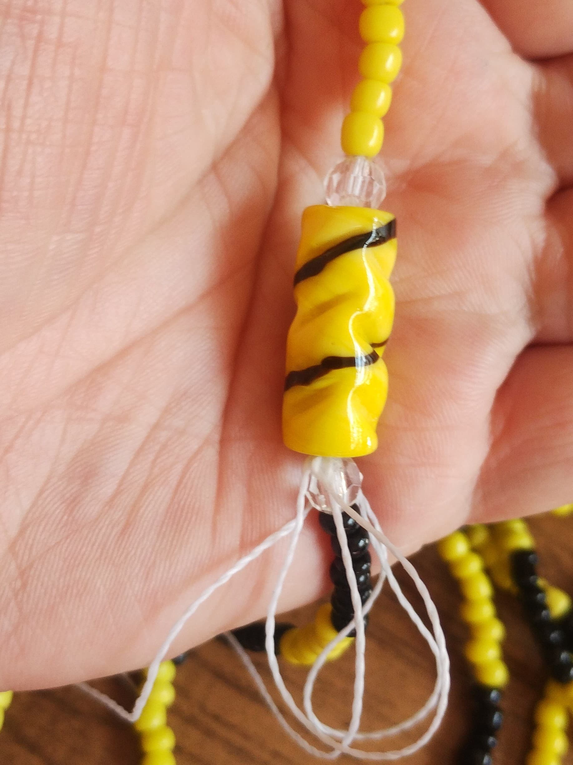 Guia / Fio de Contas nas cores Amarelo e Preto - Oxumarê Guia / Fio de Contas nas cores Amarelo e Preto - Oxumarê