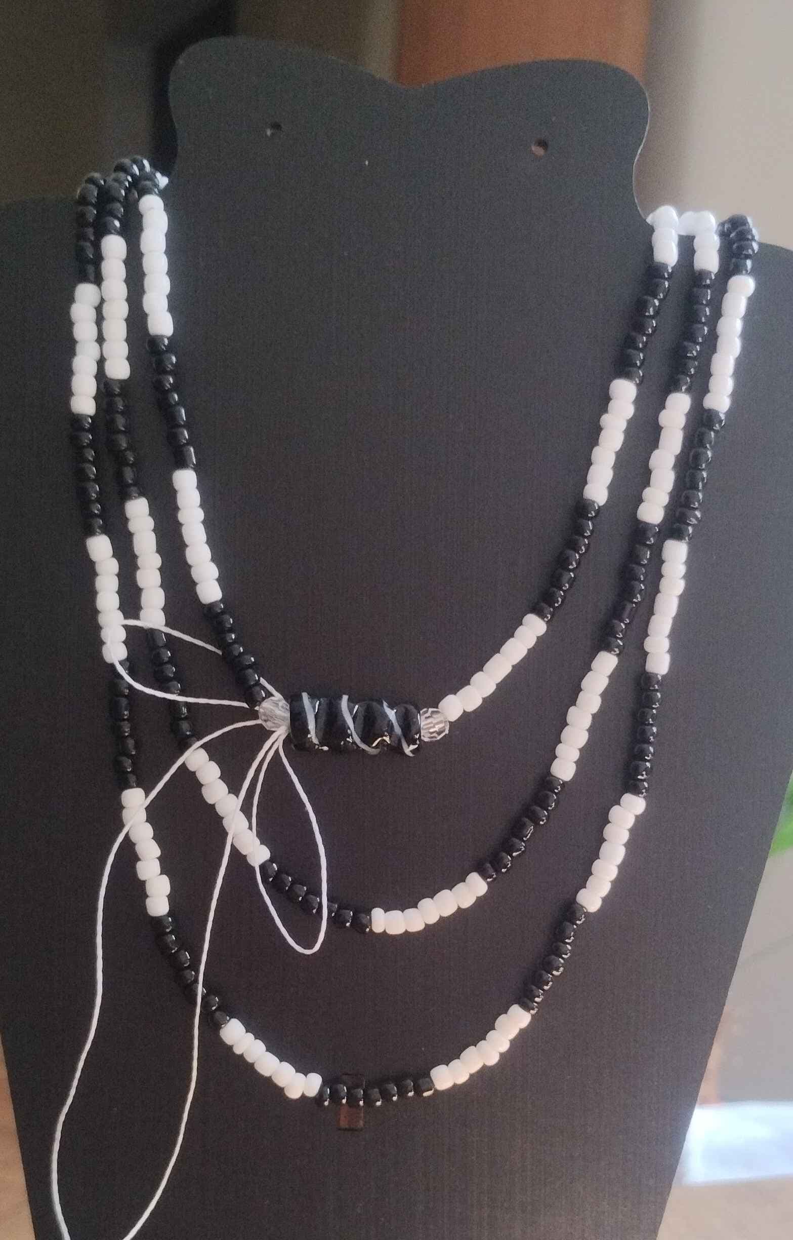 Guia / Fio de Contas nas cores Branca e Preto - Omolu 🕯️/ Preto Velho 🌿 Guia / Fio de Contas nas cores Branca e Preto - Omolu 🕯️/ Preto Velho 🌿