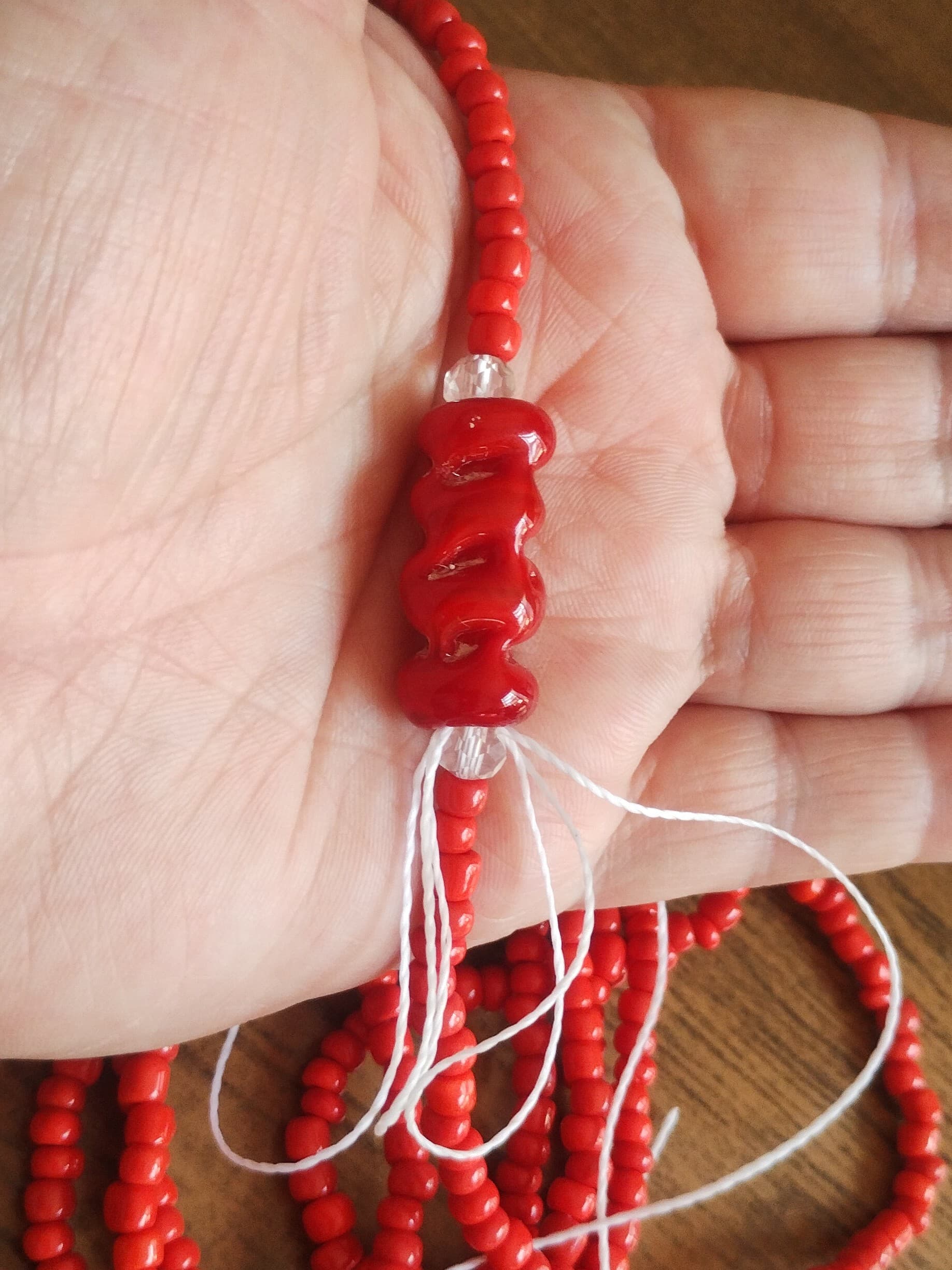 Guia / Fio de Contas na cor Vermelha - Ogum / Iansã. Guia / Fio de Contas na cor Vermelha - Ogum / Iansã.