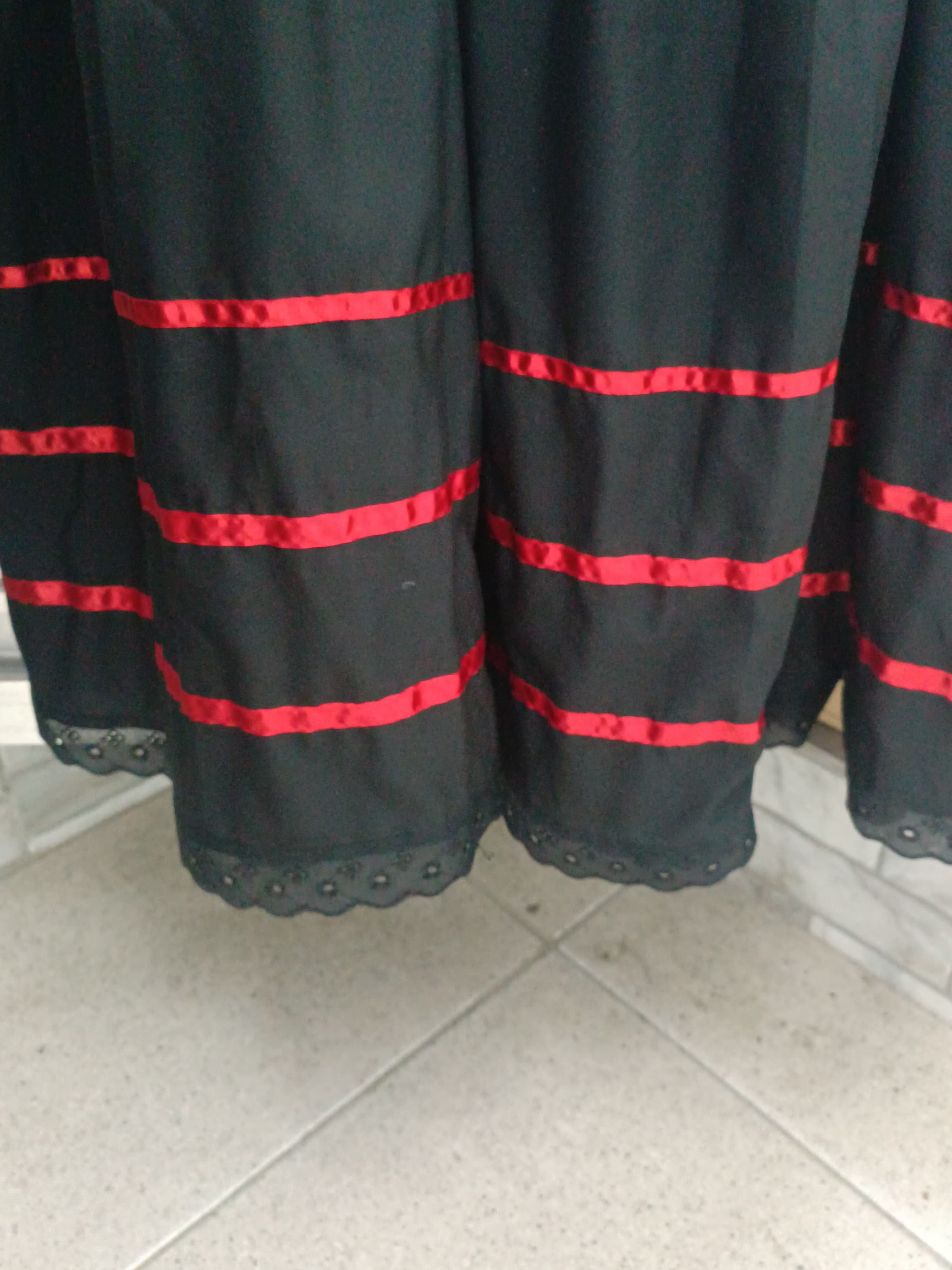 Saia de Umbanda Preta com Fitas Vermelhas Saia de Umbanda Preta com Fitas Vermelhas