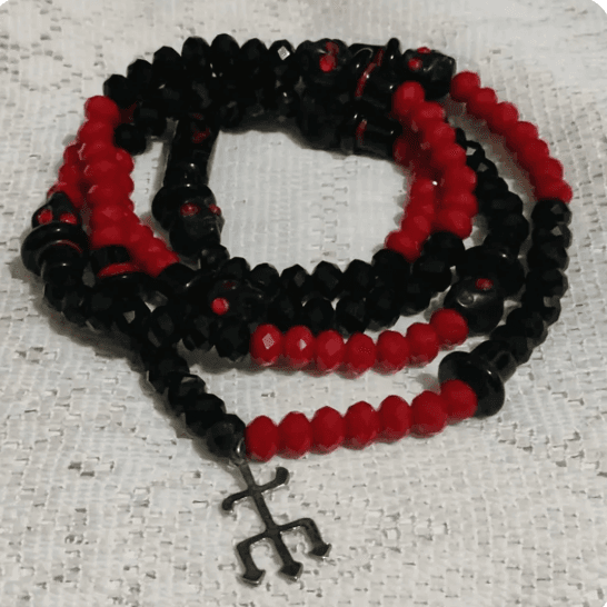 Guia EXU Luxo com cristais, caveiras e tridente Guia EXU Luxo com cristais, caveiras e tridente