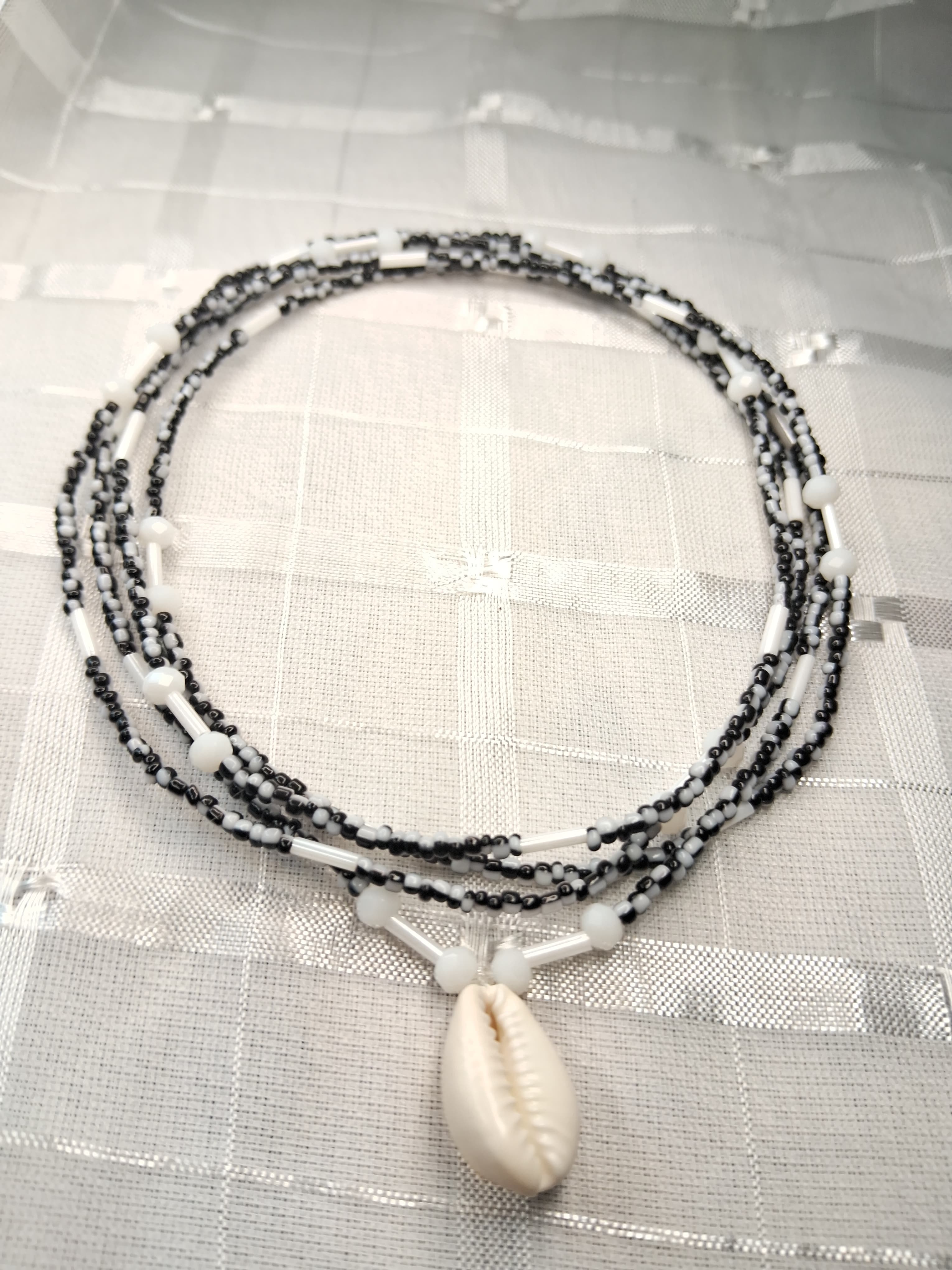 Fio fininho de Omolu com branco Fio fininho de Omolu com branco