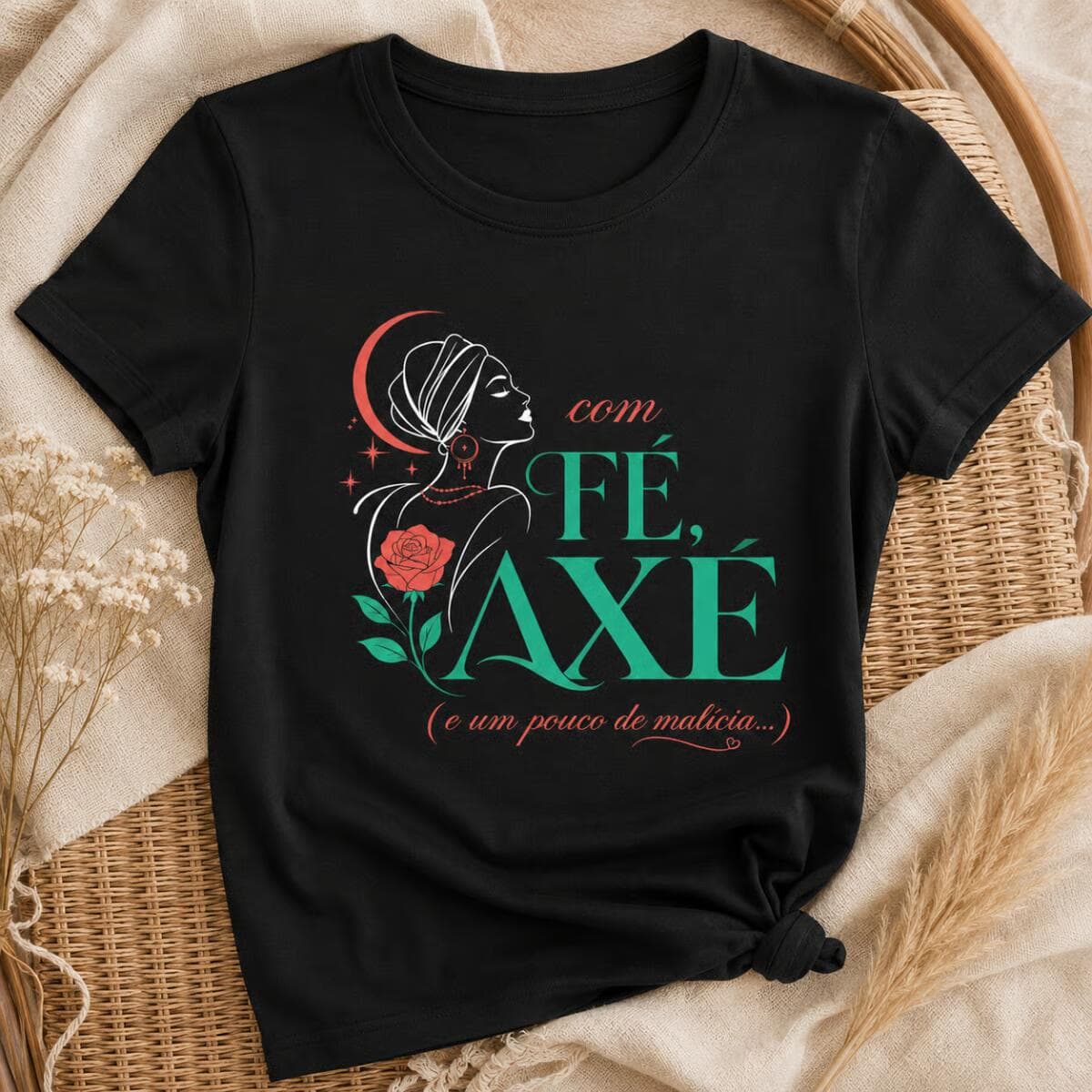 Camiseta: Com Fé, Axé e Um Pouco de Malícia... Camiseta: Com Fé, Axé e Um Pouco de Malícia...