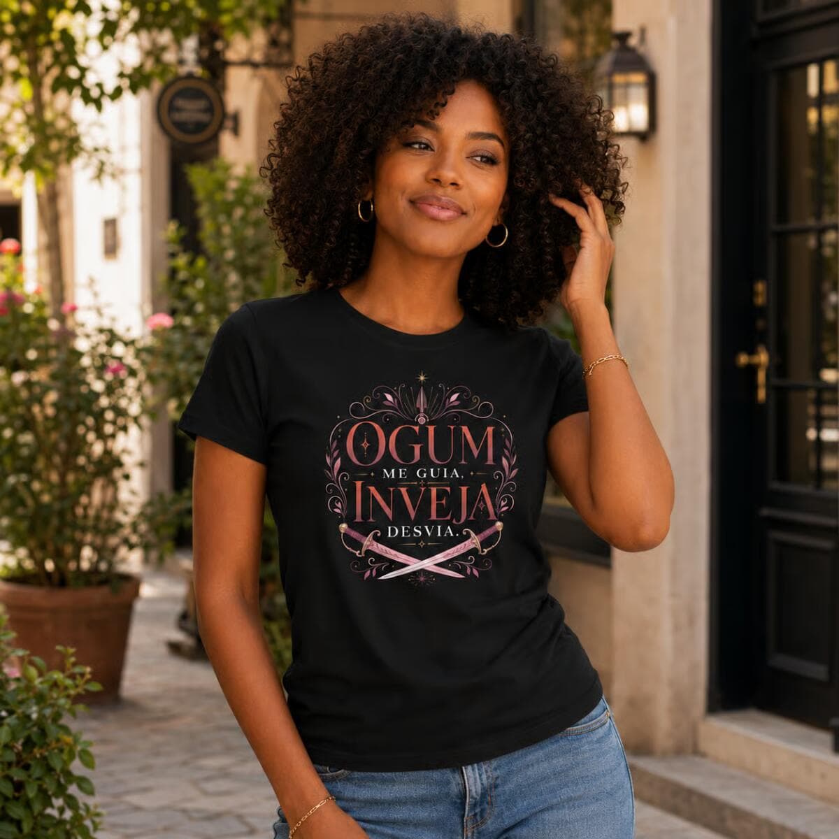 Camiseta: Ogum Me Guia, Inveja Desvia. Camiseta: Ogum Me Guia, Inveja Desvia.