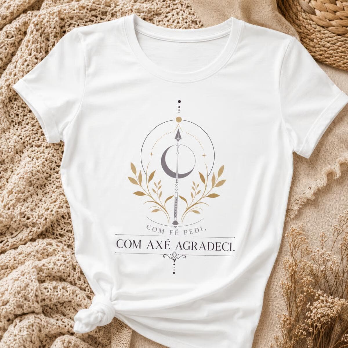 Camiseta: Com Fé Pedi, Com Axé Agradeci. Camiseta: Com Fé Pedi, Com Axé Agradeci.