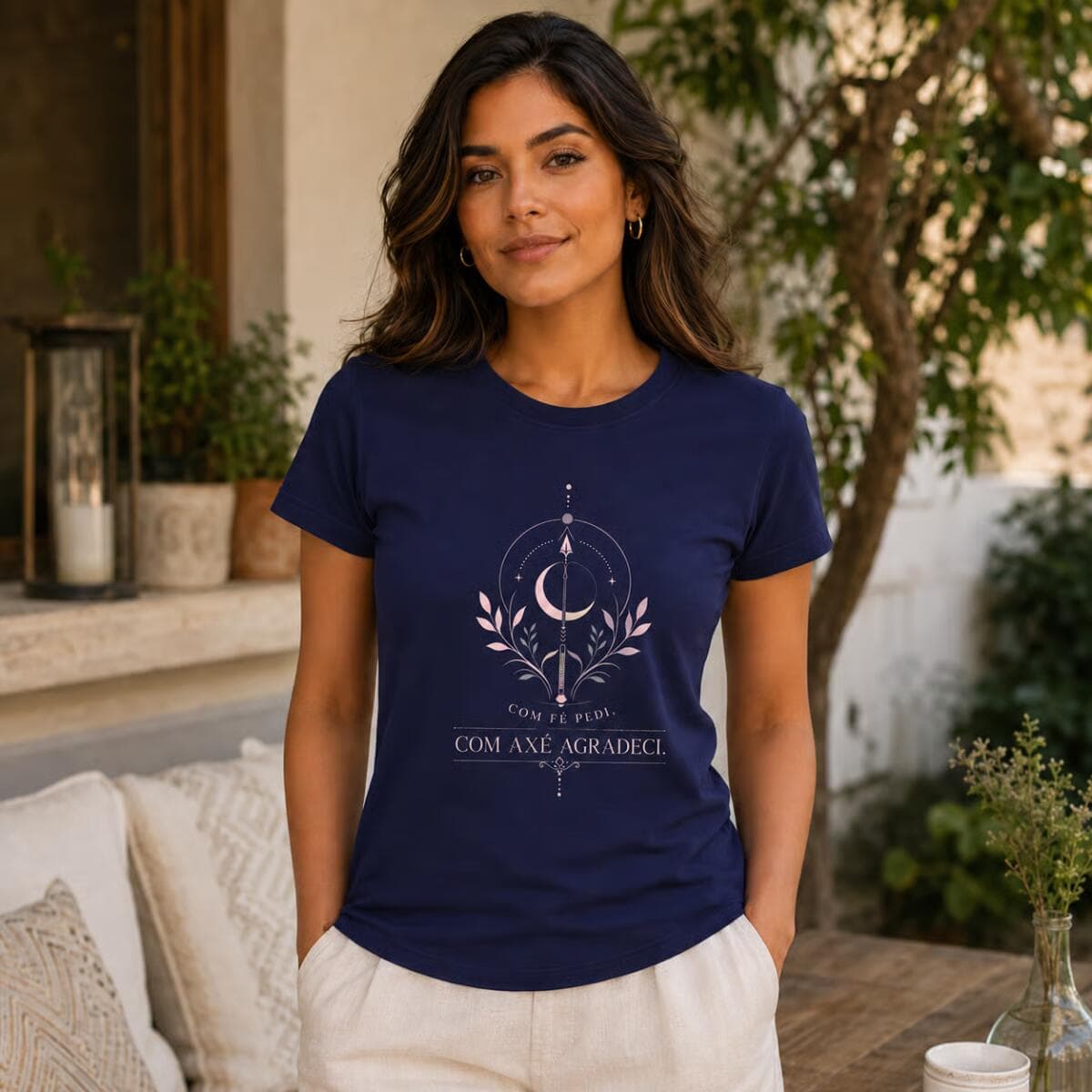 Camiseta: Com Fé Pedi, Com Axé Agradeci. Camiseta: Com Fé Pedi, Com Axé Agradeci.