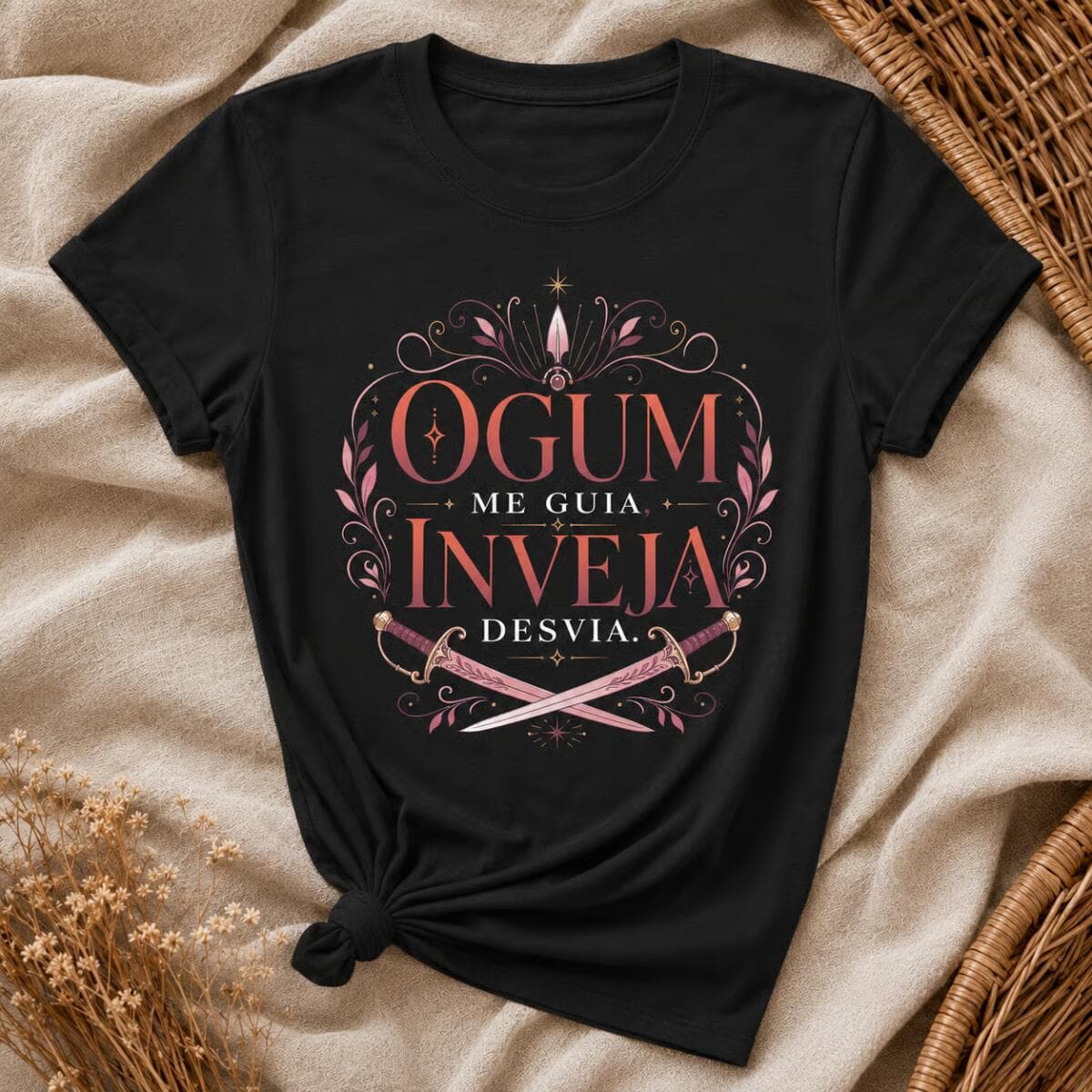 Camiseta: Ogum Me Guia, Inveja Desvia. Camiseta: Ogum Me Guia, Inveja Desvia.