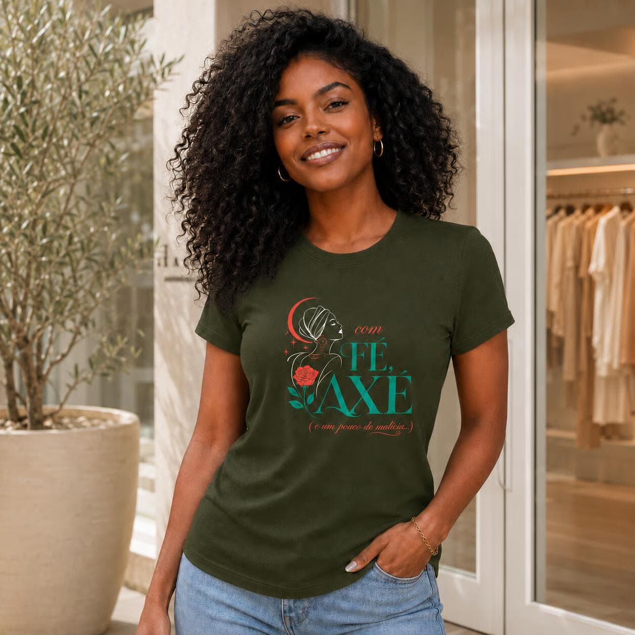 Camiseta: Com Fé, Axé e Um Pouco de Malícia... Camiseta: Com Fé, Axé e Um Pouco de Malícia...