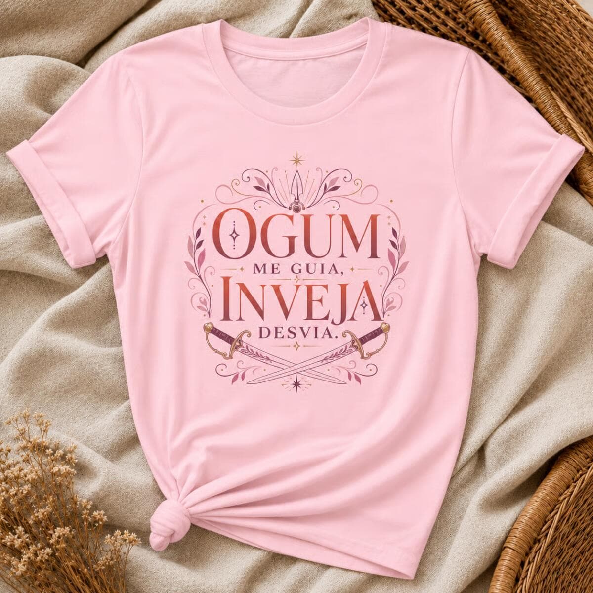 Camiseta: Ogum Me Guia, Inveja Desvia. Camiseta: Ogum Me Guia, Inveja Desvia.