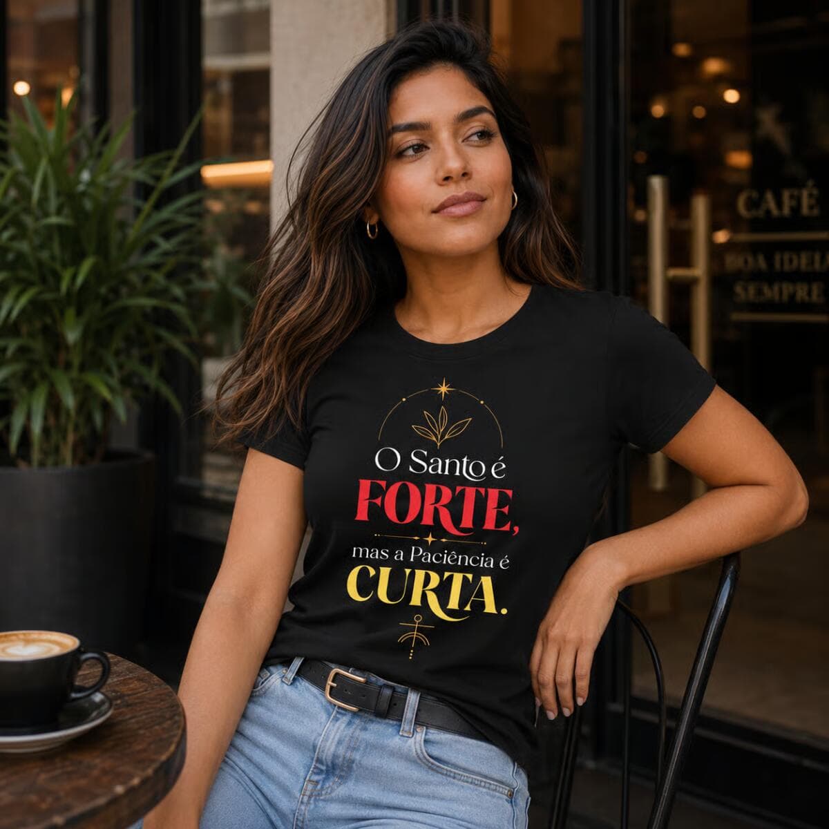 Camiseta: O Santo é Forte, Mas a Paciência é Curta. Camiseta: O Santo é Forte, Mas a Paciência é Curta.