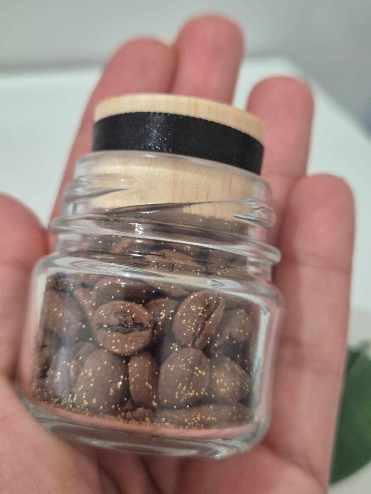 Pote do Café Dourado - Grãos de Café Natural símbolo de energia e movimento Pote do Café Dourado - Grãos de Café Natural símbolo de energia e movimento