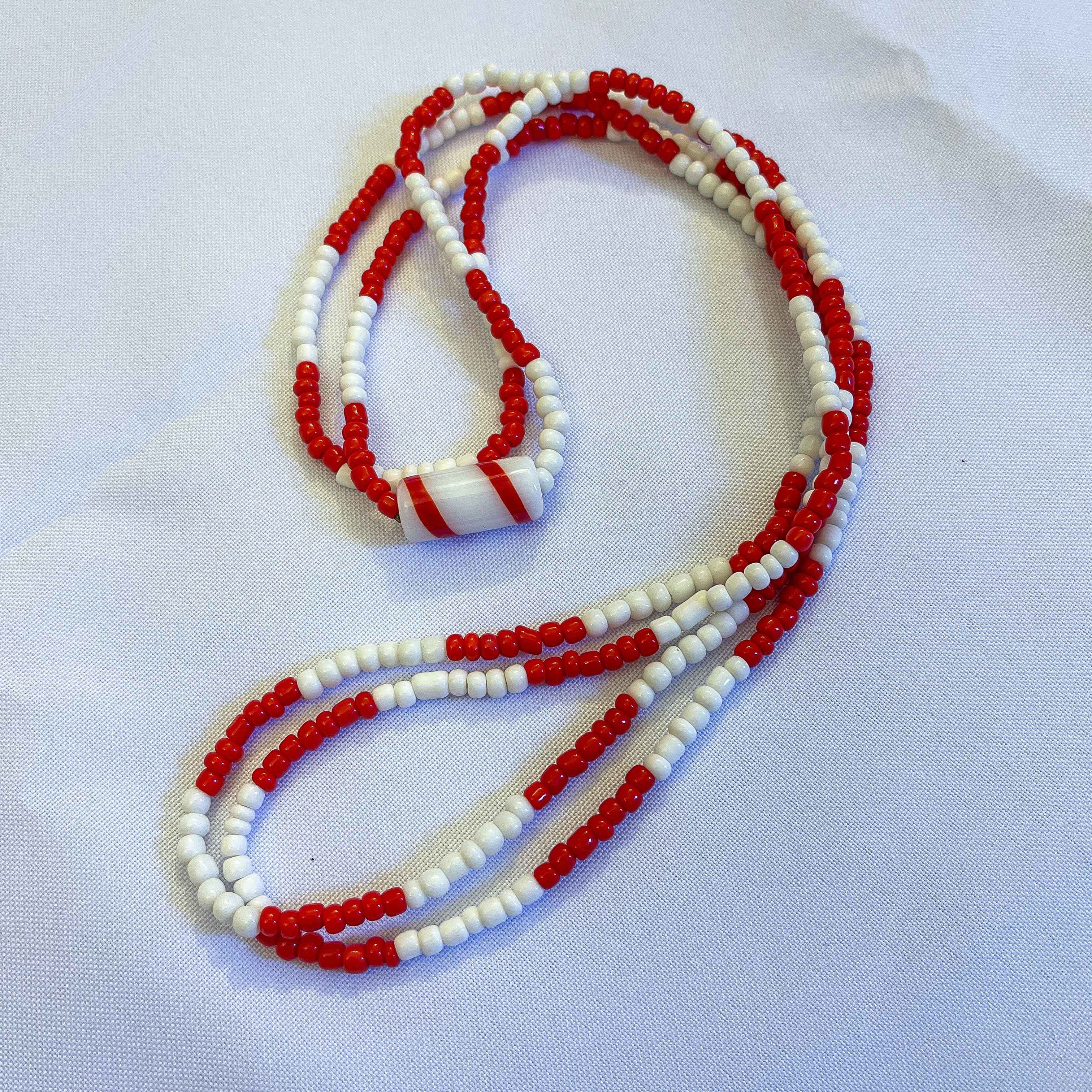 Guia de Zé Pilintra e Malandros Fio de Contas Guia de Proteção Orixá Miçanga no Cordonê 65cm Vermelho Branco Guia de Zé Pilintra e Malandros Fio de Contas Guia de Proteção Orixá Miçanga no Cordonê 65cm Vermelho Branco