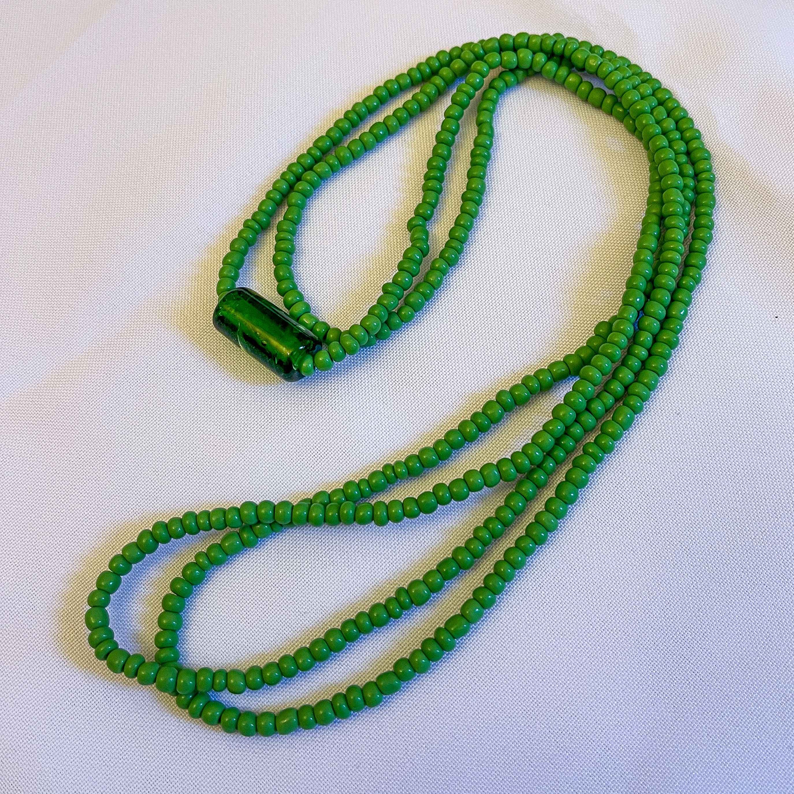 Guia de Oxóssi Verde Fio de Contas e Guia de Proteção Orixá Miçanga no Cordonê 65cm Guia de Oxóssi Verde Fio de Contas e Guia de Proteção Orixá Miçanga no Cordonê 65cm