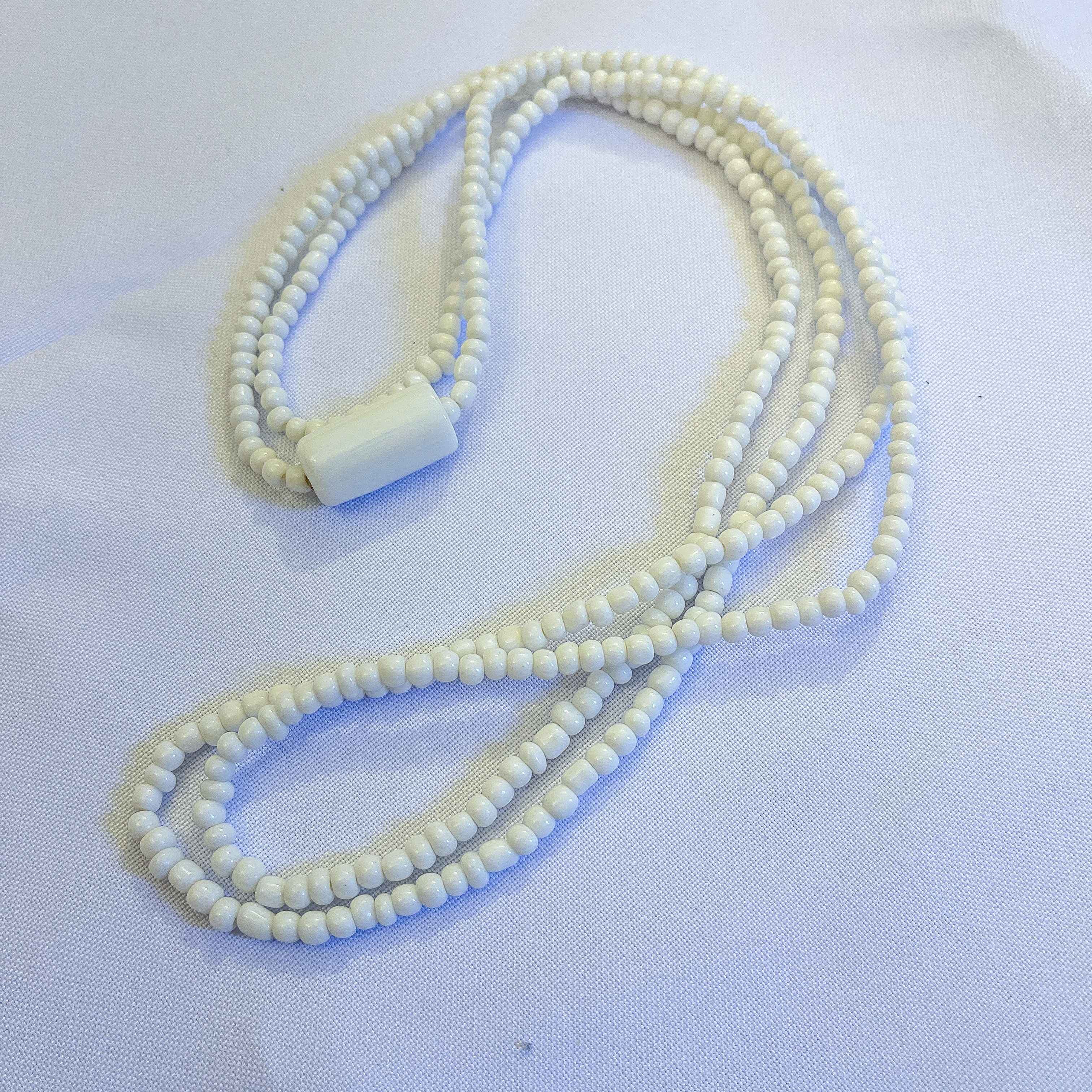 Guia de Oxalá Branca Fio de Contas e Guia de Proteção Orixá Miçanga no Cordonê 65cm Guia de Oxalá Branca Fio de Contas e Guia de Proteção Orixá Miçanga no Cordonê 65cm