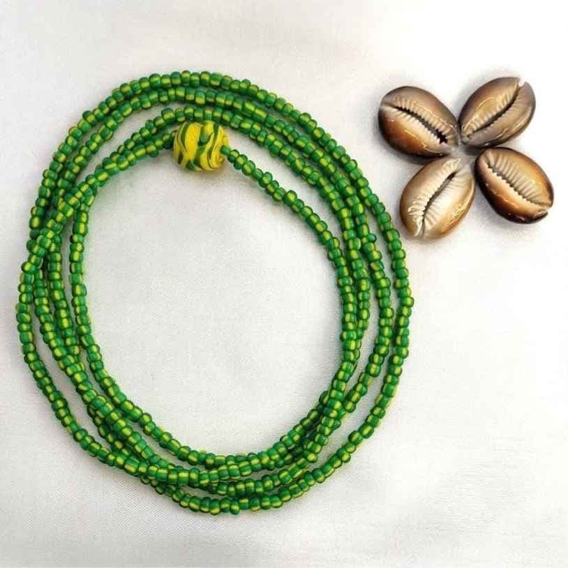 Guia de Ossain Verde e Amarela Fio de Contas Guia de Proteção Orixá Miçanga no Cordonê 65cm Guia de Ossain Verde e Amarela Fio de Contas Guia de Proteção Orixá Miçanga no Cordonê 65cm