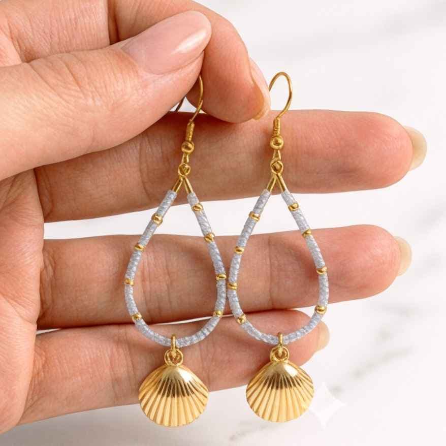 Brinco Inspirado em Iemanjá com Pingente de Concha Dourada | Brinco Artesanal Feminino | Umbanda | Orixás. Brinco Inspirado em Iemanjá com Pingente de Concha Dourada | Brinco Artesanal Feminino | Umbanda | Orixás.