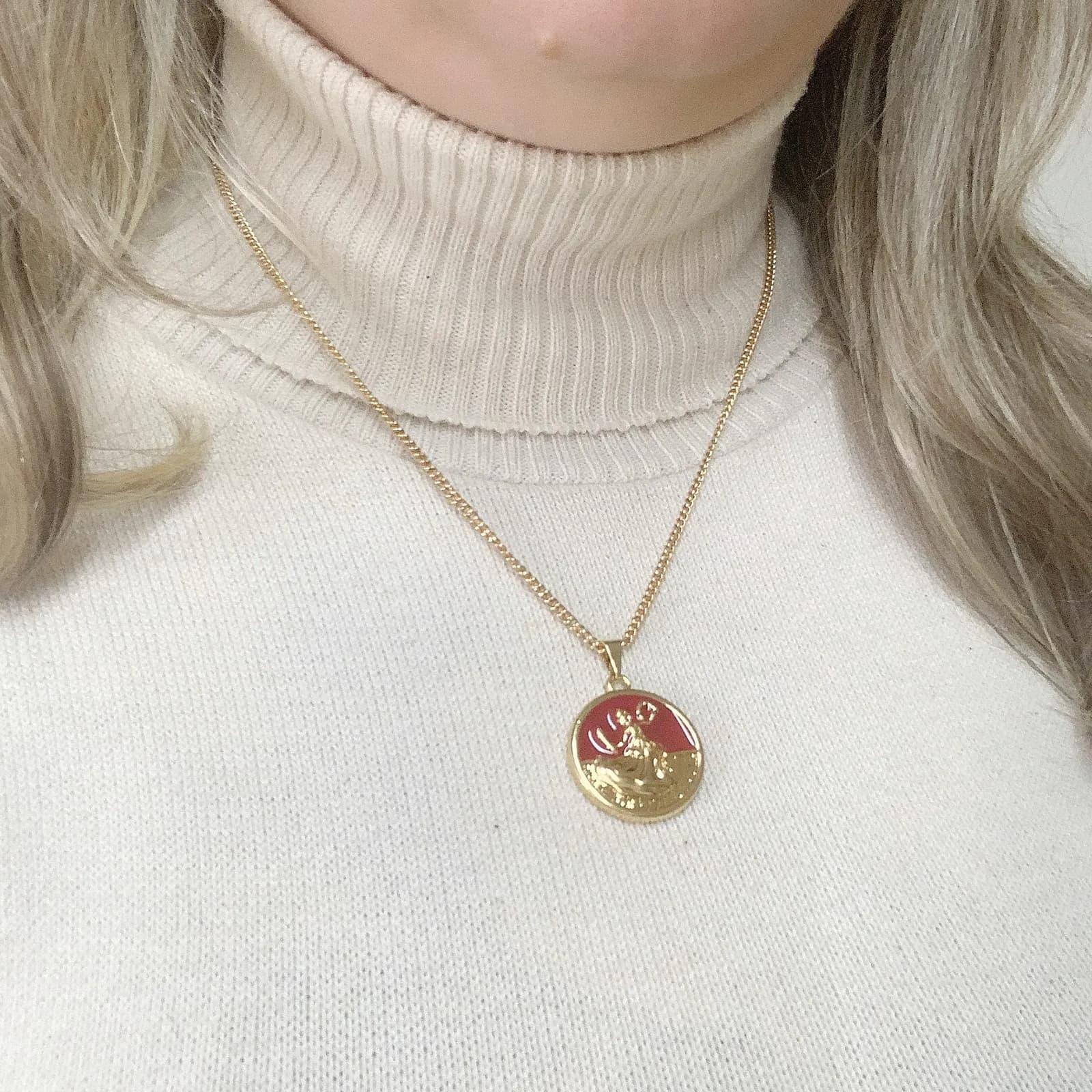 Colar Iansã Pingente Medalha Orixá dourado Colar Iansã Pingente Medalha Orixá dourado