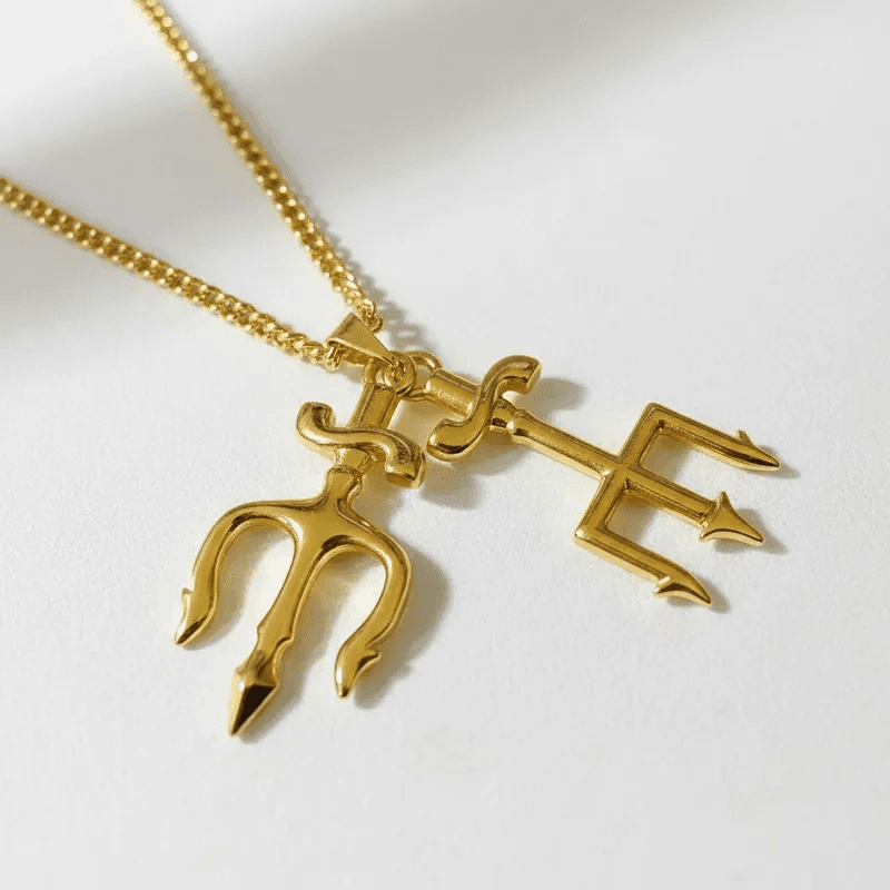 Colar com corrente e Tridentes de Exu com verniz- Dourado Colar com corrente e Tridentes de Exu com verniz- Dourado