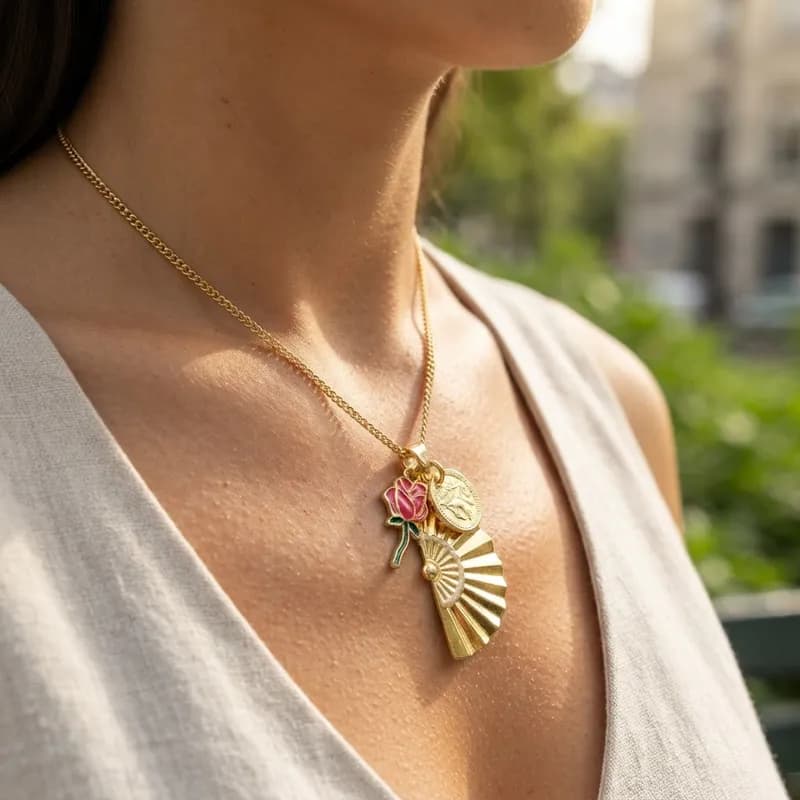 Colar Patuá da Cigana Leque Botao de Rosa e Moeda- Dourado Colar Patuá da Cigana Leque Botao de Rosa e Moeda- Dourado
