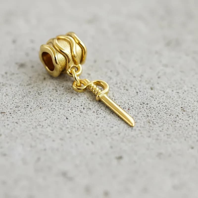 Berloque para Pulseira Ferramenta Espada de Ogum dourado Berloque para Pulseira Ferramenta Espada de Ogum dourado