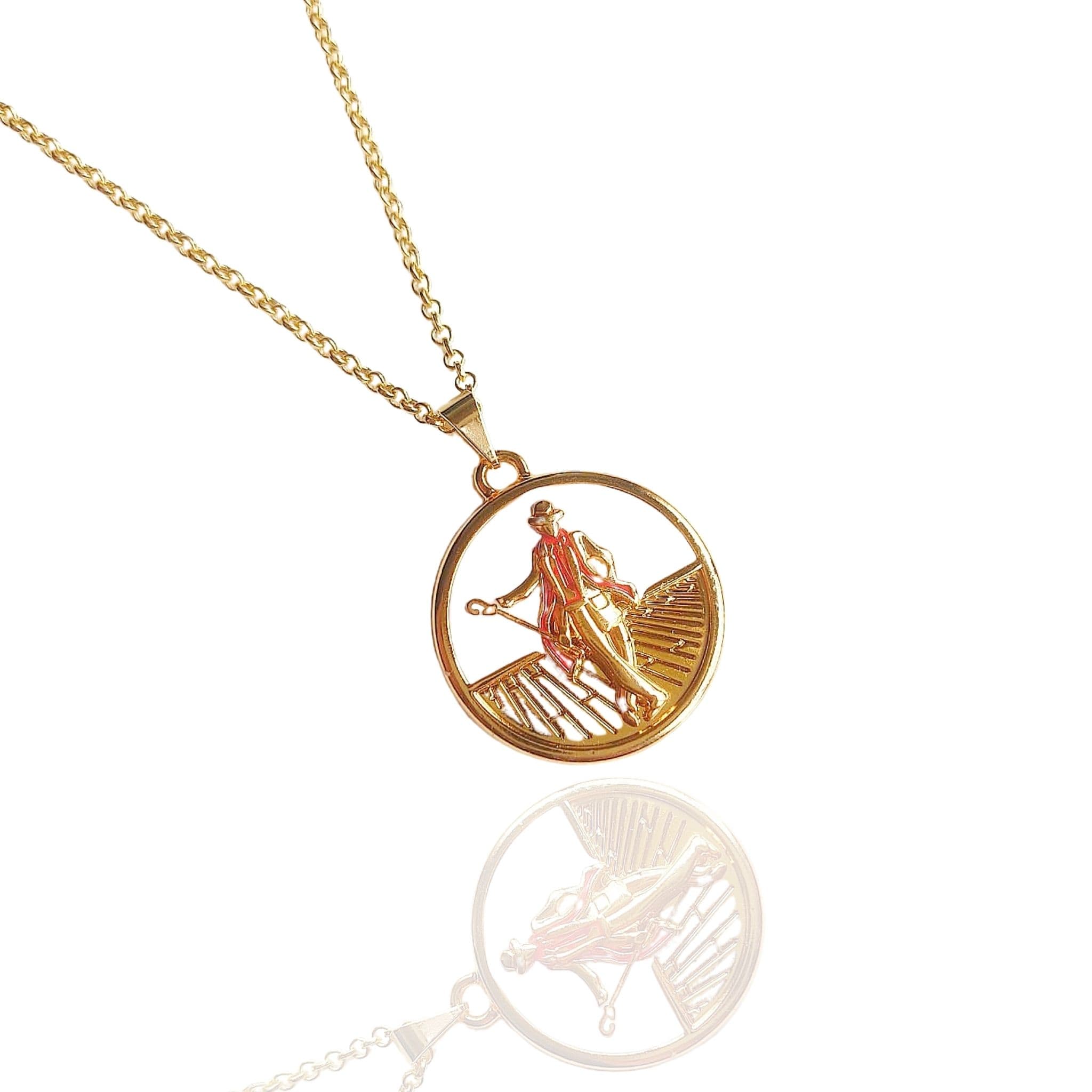 Colar Zé Pilintra Medalha Orixá banho dourado- fundo branco Colar Zé Pilintra Medalha Orixá banho dourado- fundo branco