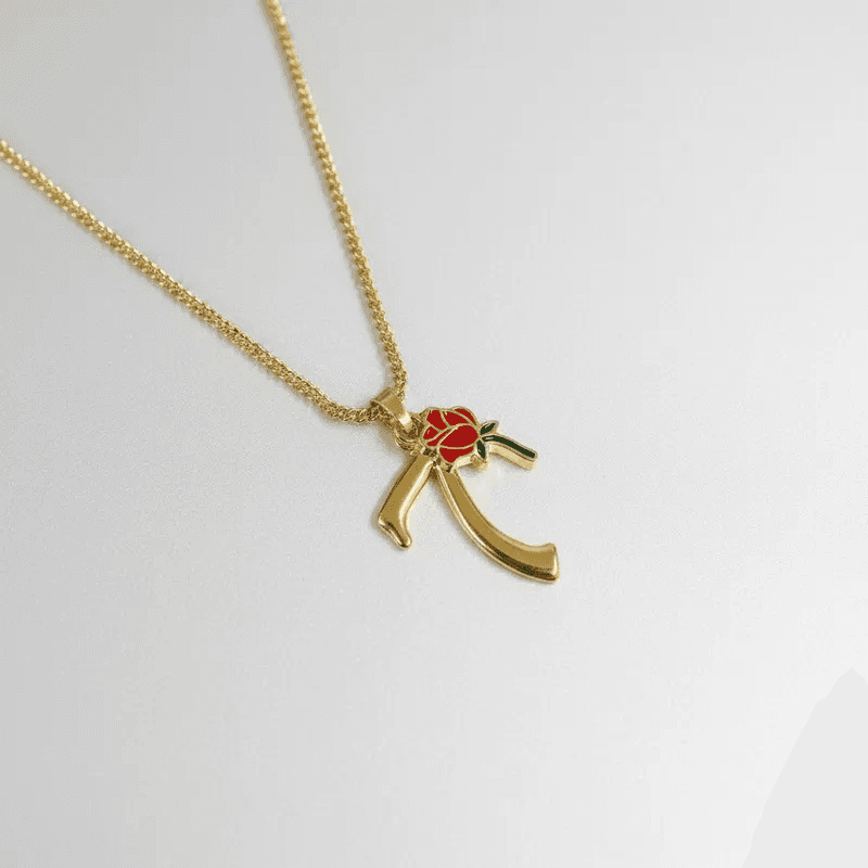 Colar Laroiê Dona 7 Saias Botão de Rosa vermelho- Dourado Colar Laroiê Dona 7 Saias Botão de Rosa vermelho- Dourado