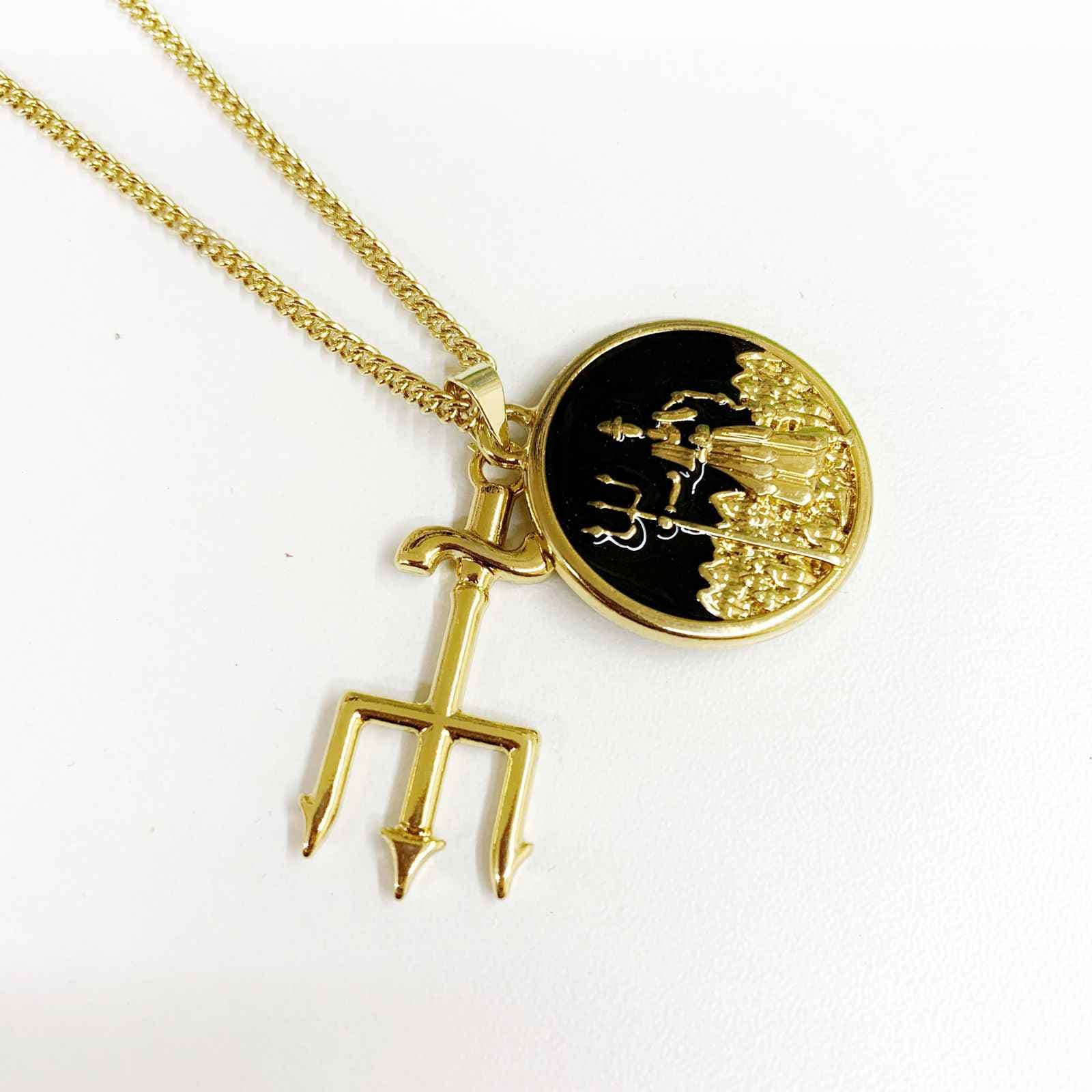 Colar Exú Medalha e Pingente Tridente Orixá banho dourado Colar Exú Medalha e Pingente Tridente Orixá banho dourado